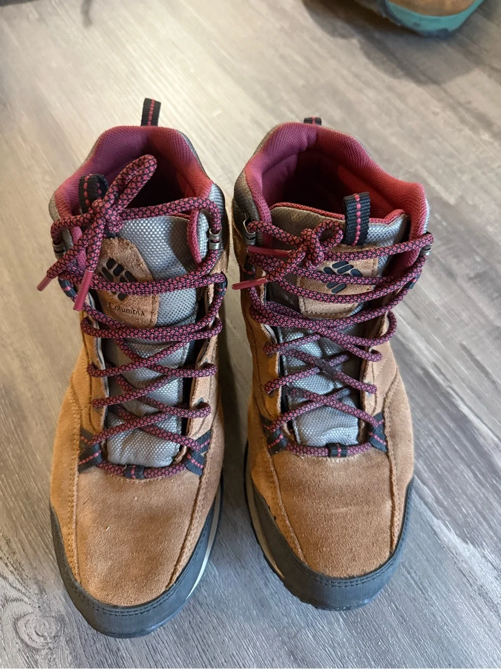 Columbia Mount Tan Men’s Trail Mid Boots